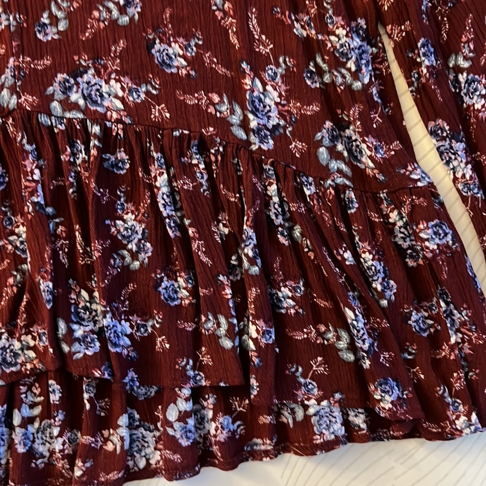American Eagle Flowy Top - Picture 3 of 6